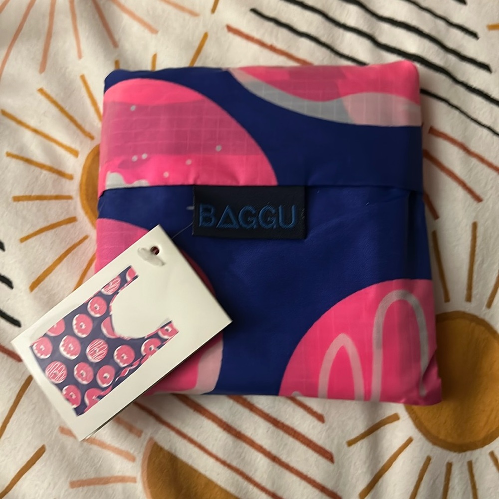 BNWT donut baggu